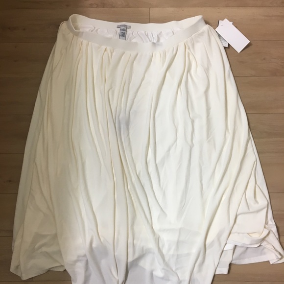 evelyn Dresses & Skirts - Evelyn cream color midi skirt L